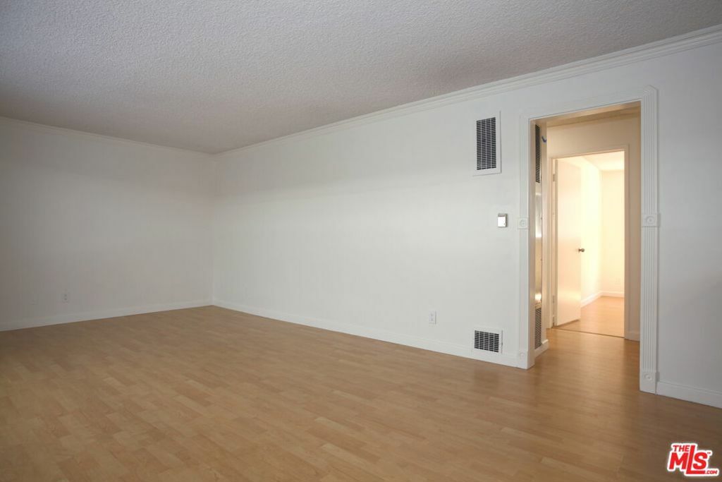 Property Photo:  440 Raymond Avenue 9  CA 90405 