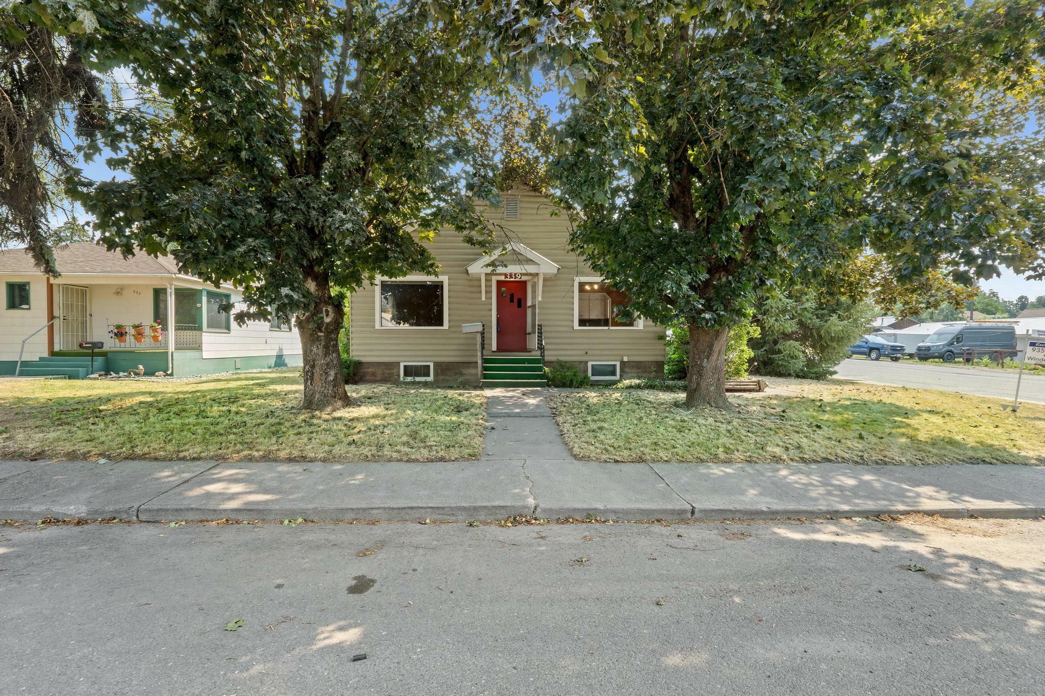 Property Photo:  339 S Walnut St  WA 99114 