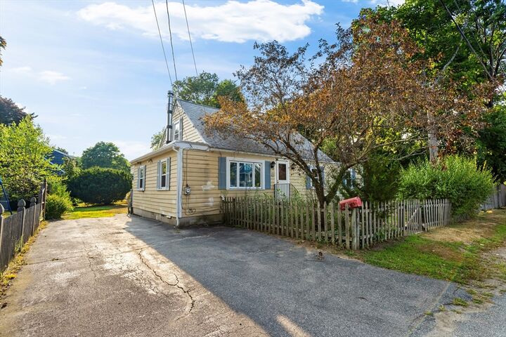Property Photo:  4 Arrowhead Trail  MA 01938 