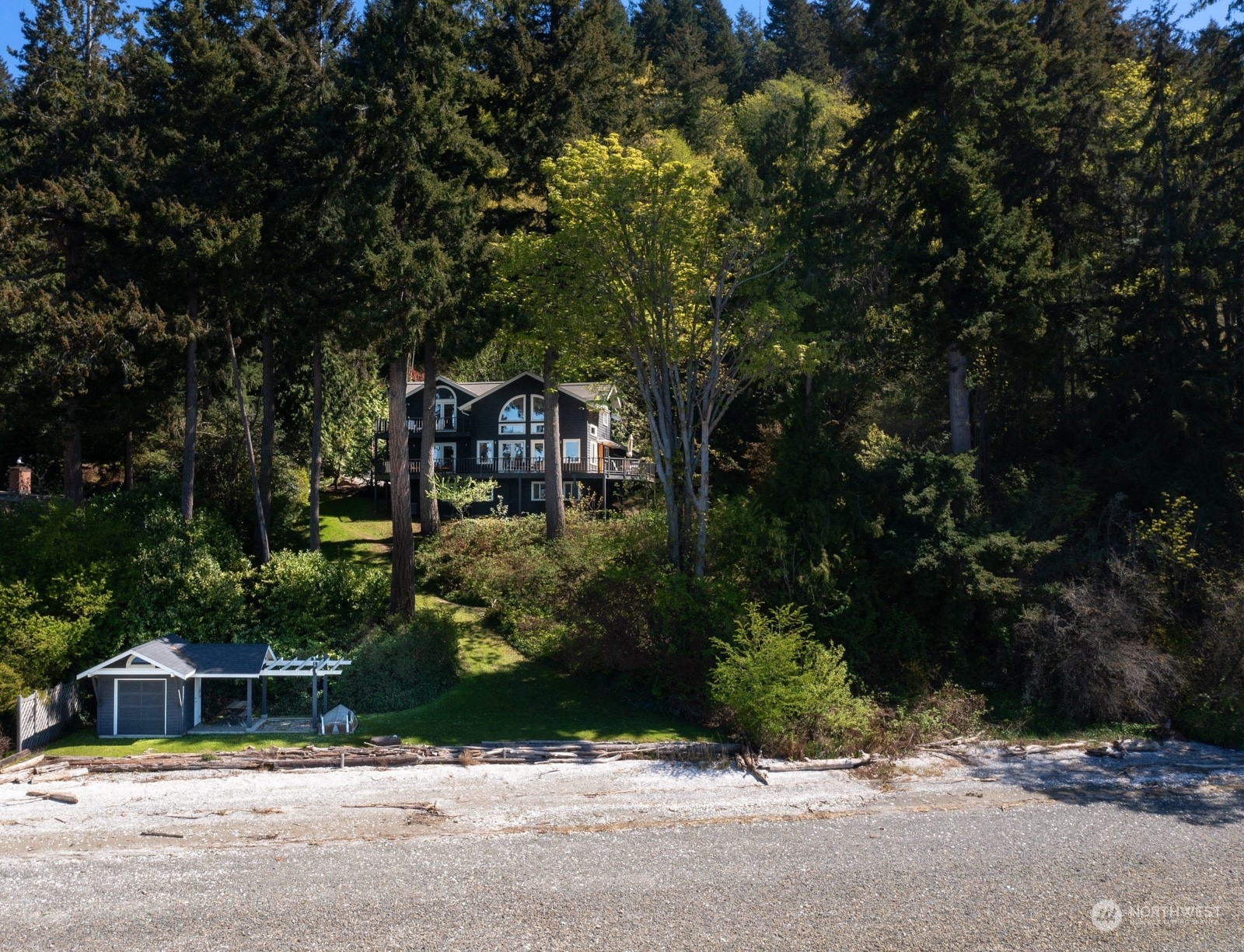 Property Photo: 6919 Crystal Springs Drive NE WA 98110