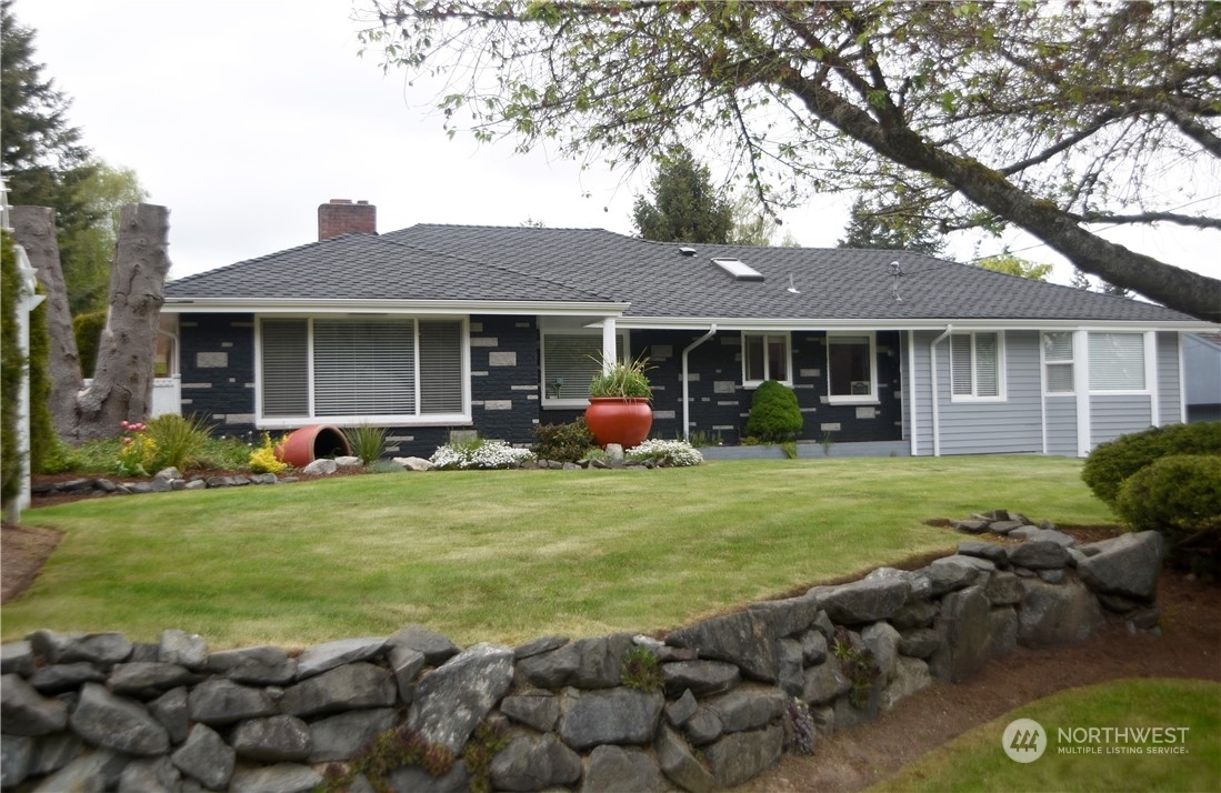 Property Photo:  717 48th Street SE  WA 98203 