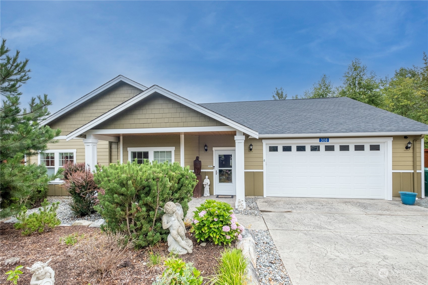 Property Photo:  308 Barry Loop  WA 98274 