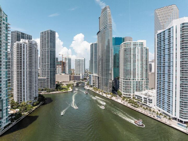 Property Photo: 300 Biscayne Blvd Way 1902 FL 33131
