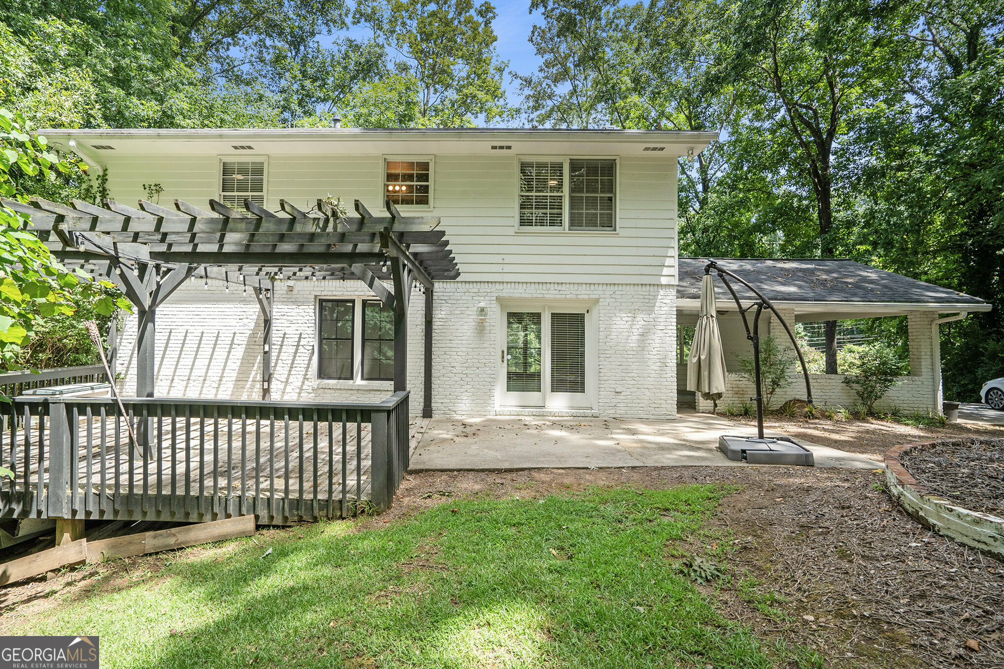 Property Photo:  525 Abernathy Road  GA 30328 