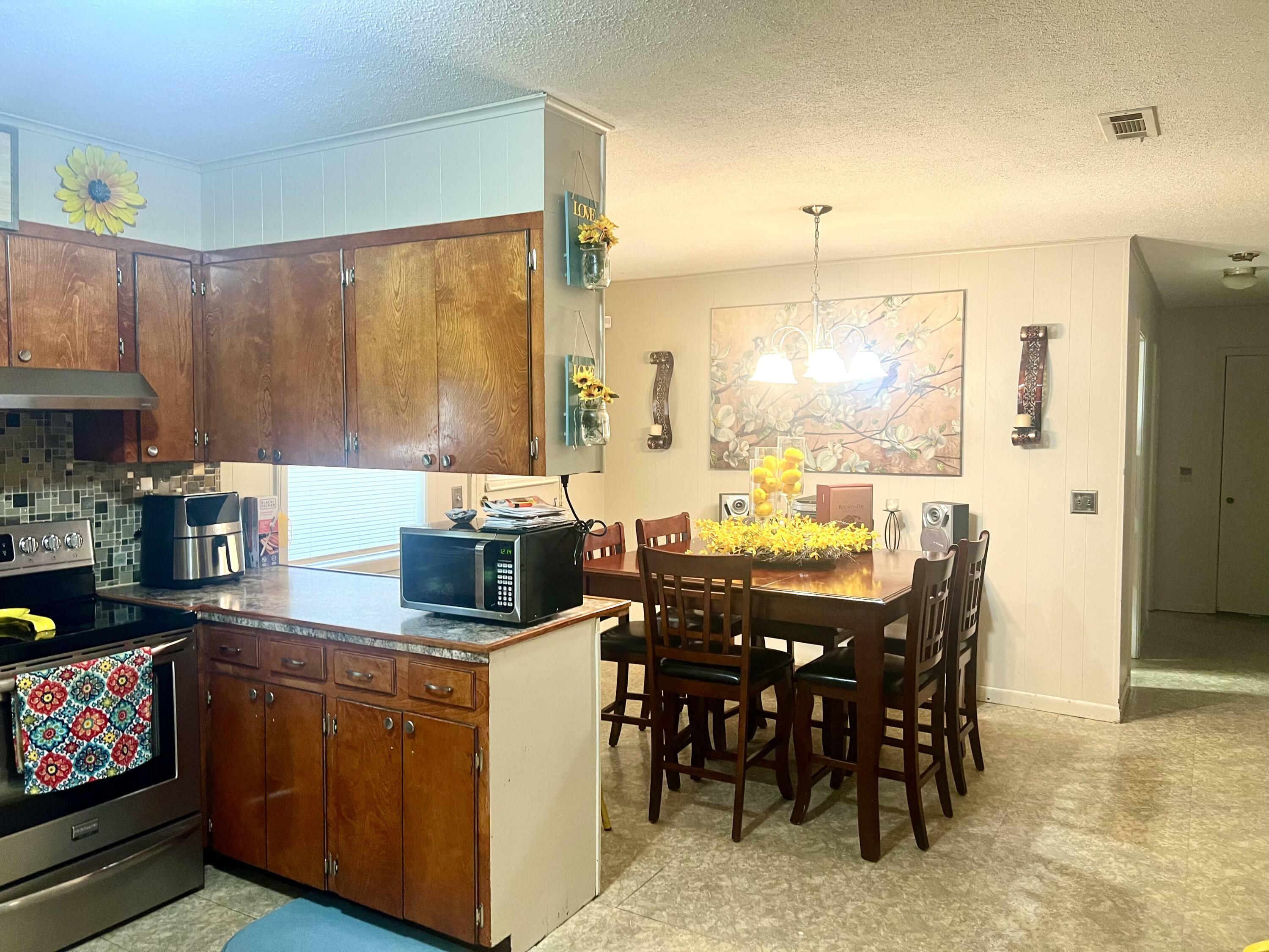 Property Photo:  304 Lone Oak Park  MS 39773 