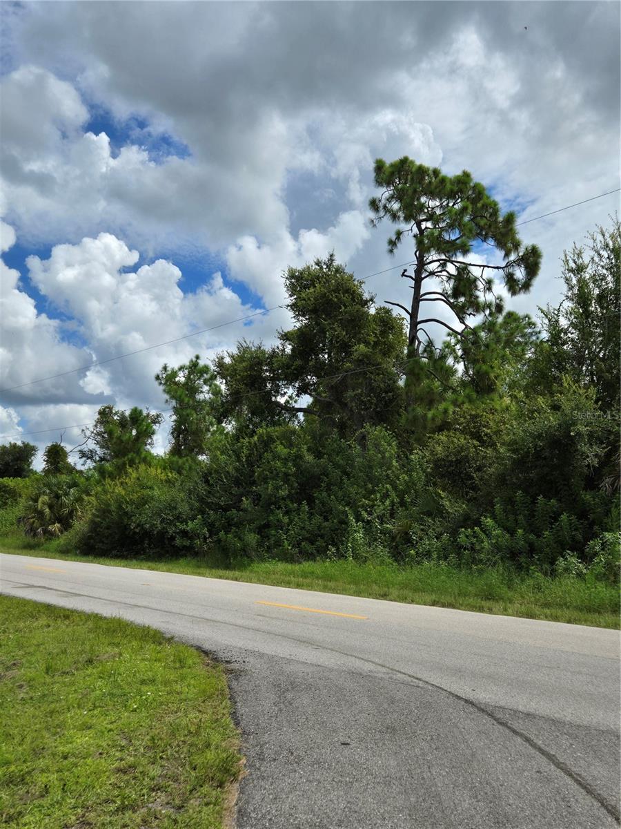 Property Photo:  