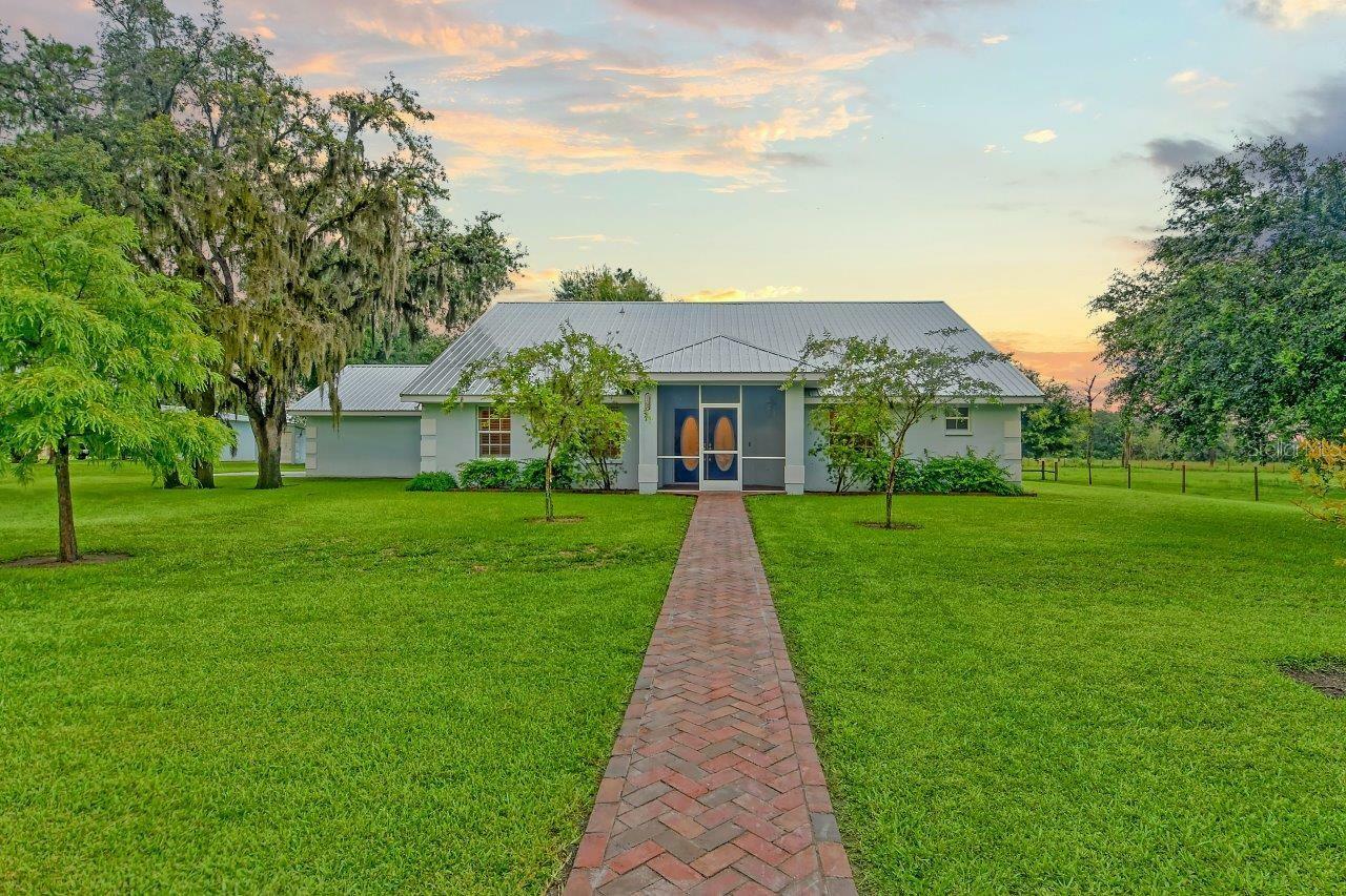 Property Photo:  25549 State Road 64  E  FL 34251 