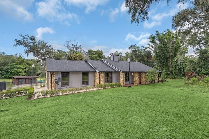 Property Photo: 835 Votaw Road FL 32703