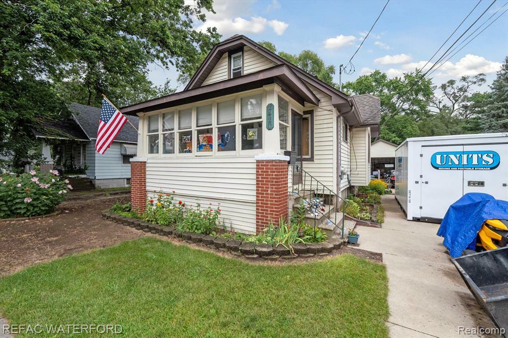 Property Photo: 2420 Highland Court MI 48073 3647