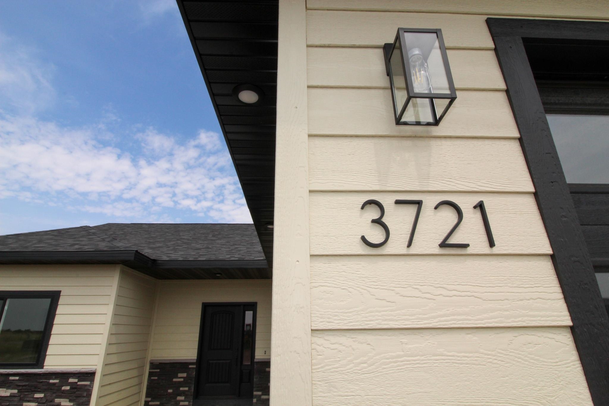 Property Photo:  3721 Grayson Dr  ND 58722 