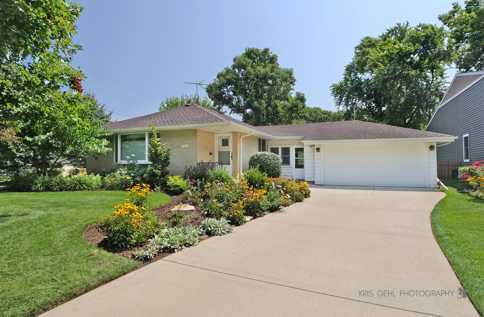 Property Photo: 516 Riverside Drive IL 60048