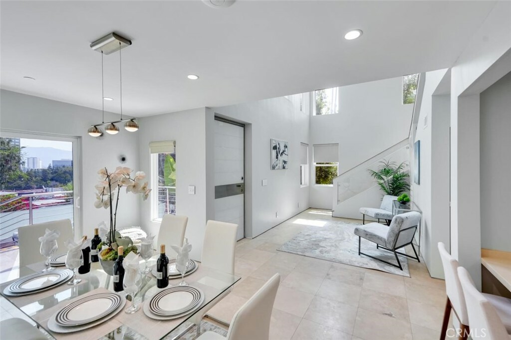 Property Photo:  3943 Fredonia Drive  CA 90068 