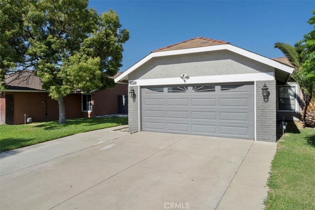 Property Photo:  8000 Oleander Avenue  CA 92336 