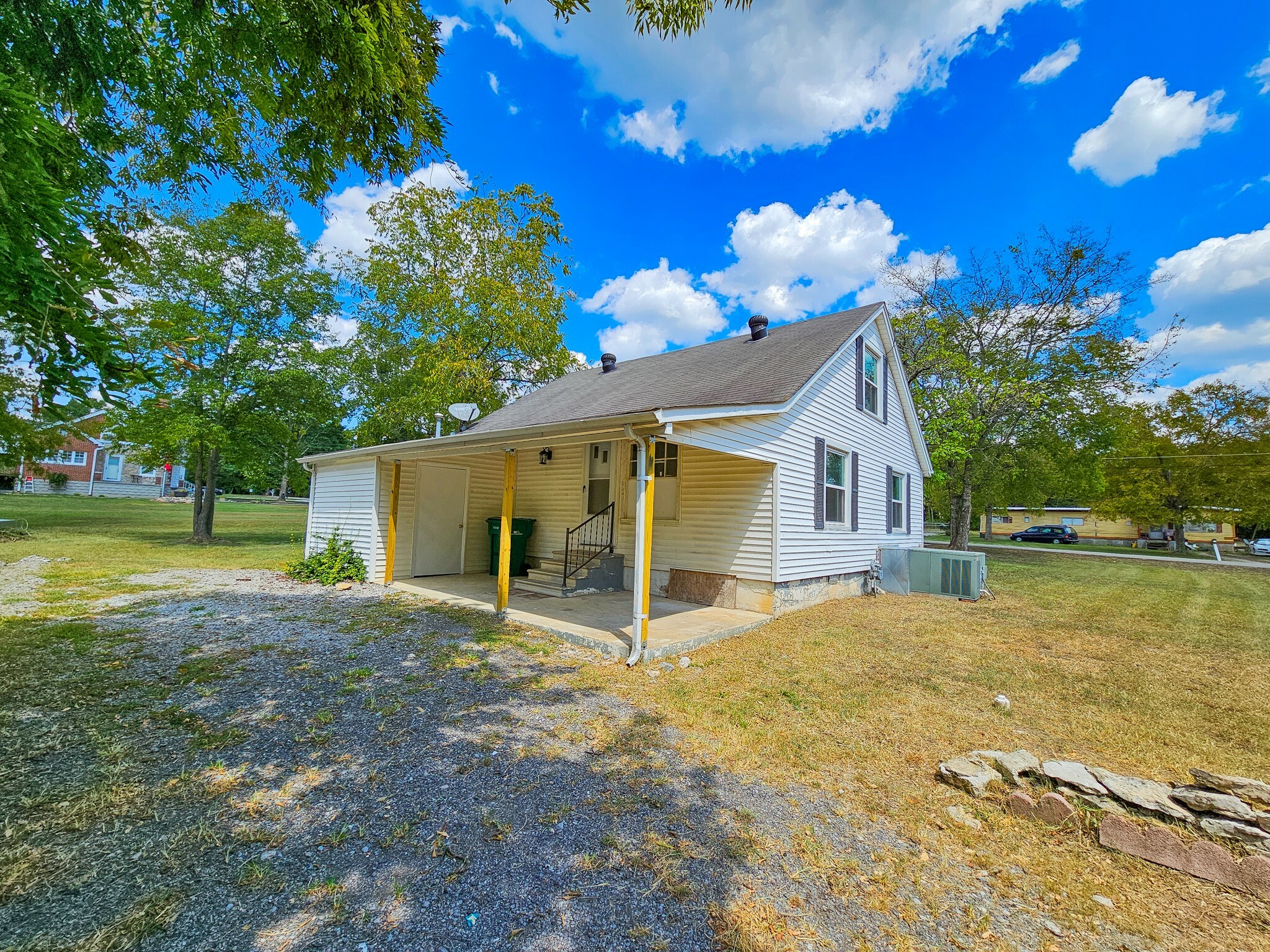 Property Photo:  210 Elm Ave  TN 37091 