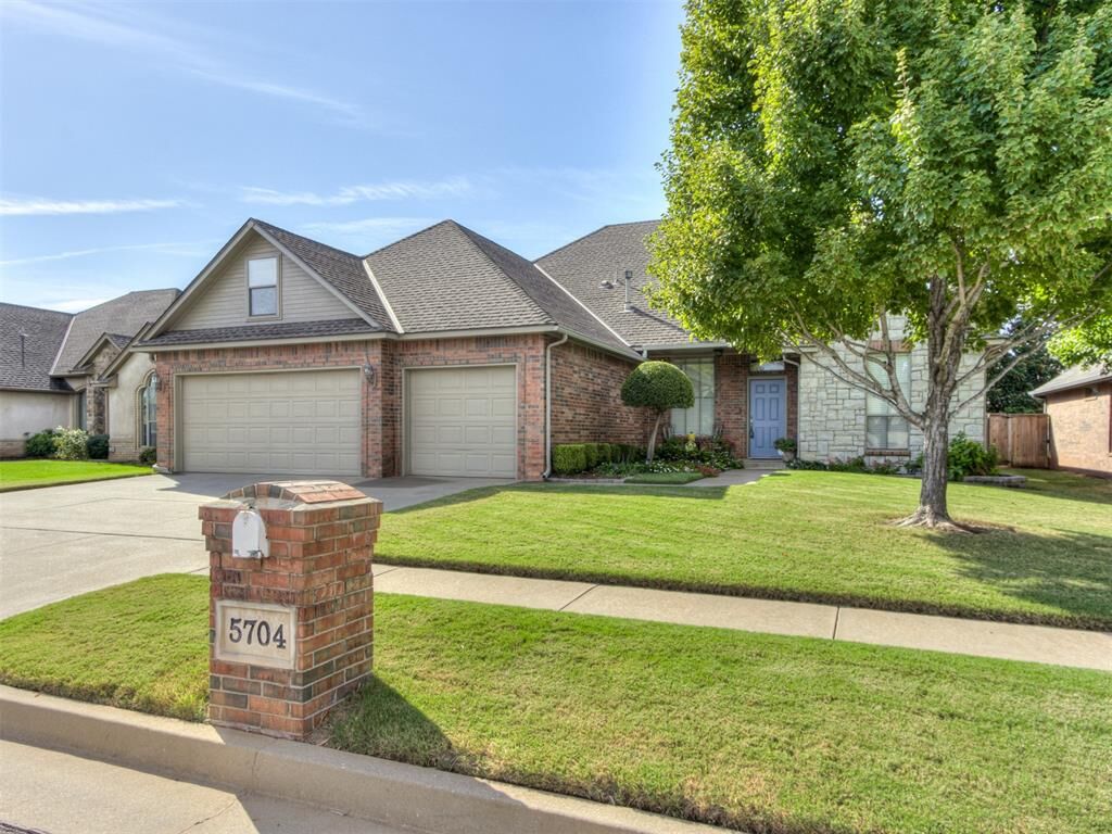 Property Photo: 5704 NW 117th Street OK 73162