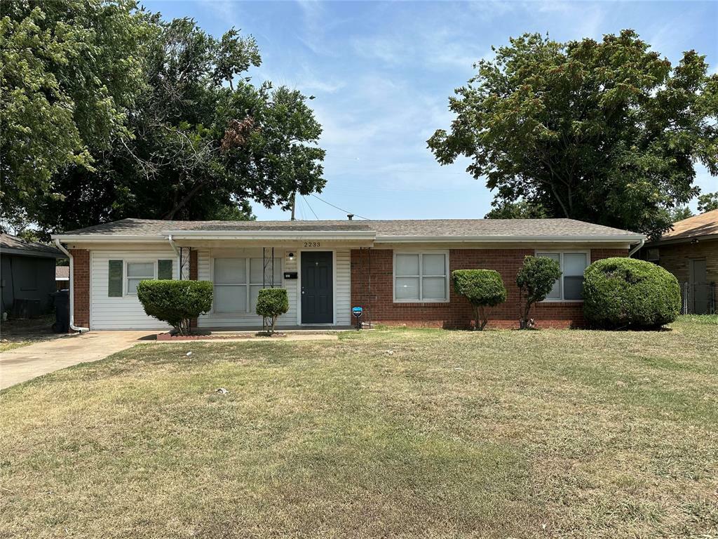 Property Photo: 2233 SW 61st Street OK 73159