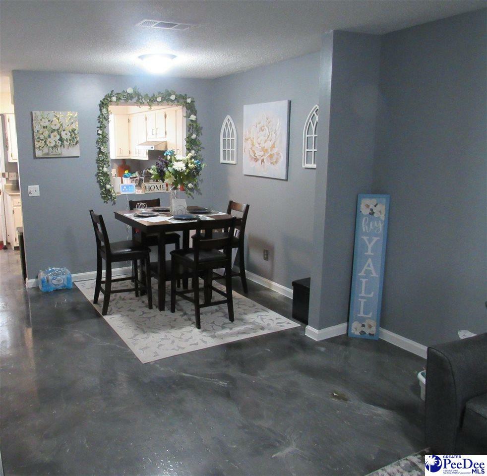 Property Photo:  2220 Oakwood Ln Apt A8  SC 29501-7323 