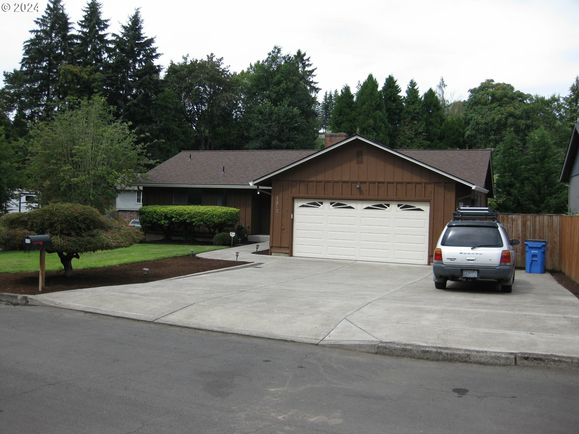 Property Photo:  1312 NW Chikeric St  WA 98665 