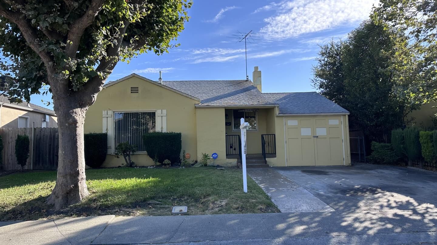 Property Photo: 10937 Reposo Drive CA 94603