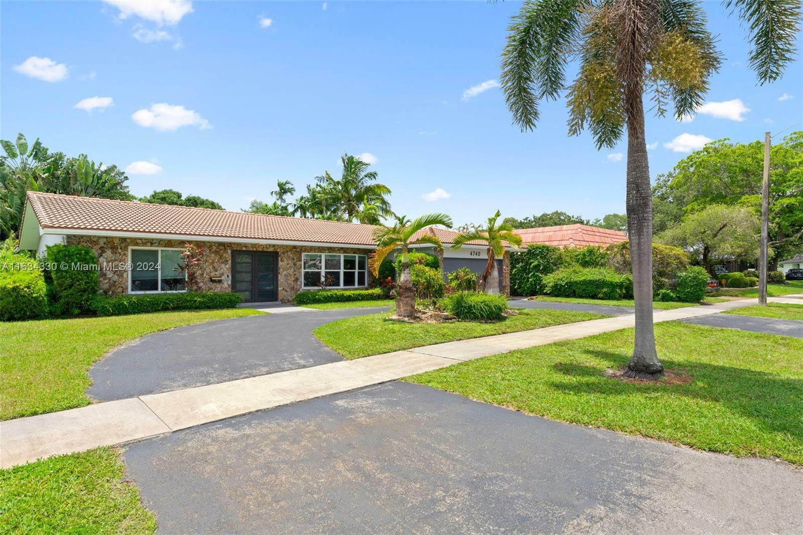 Property Photo:  4740 Sarazen Dr  FL 33021 