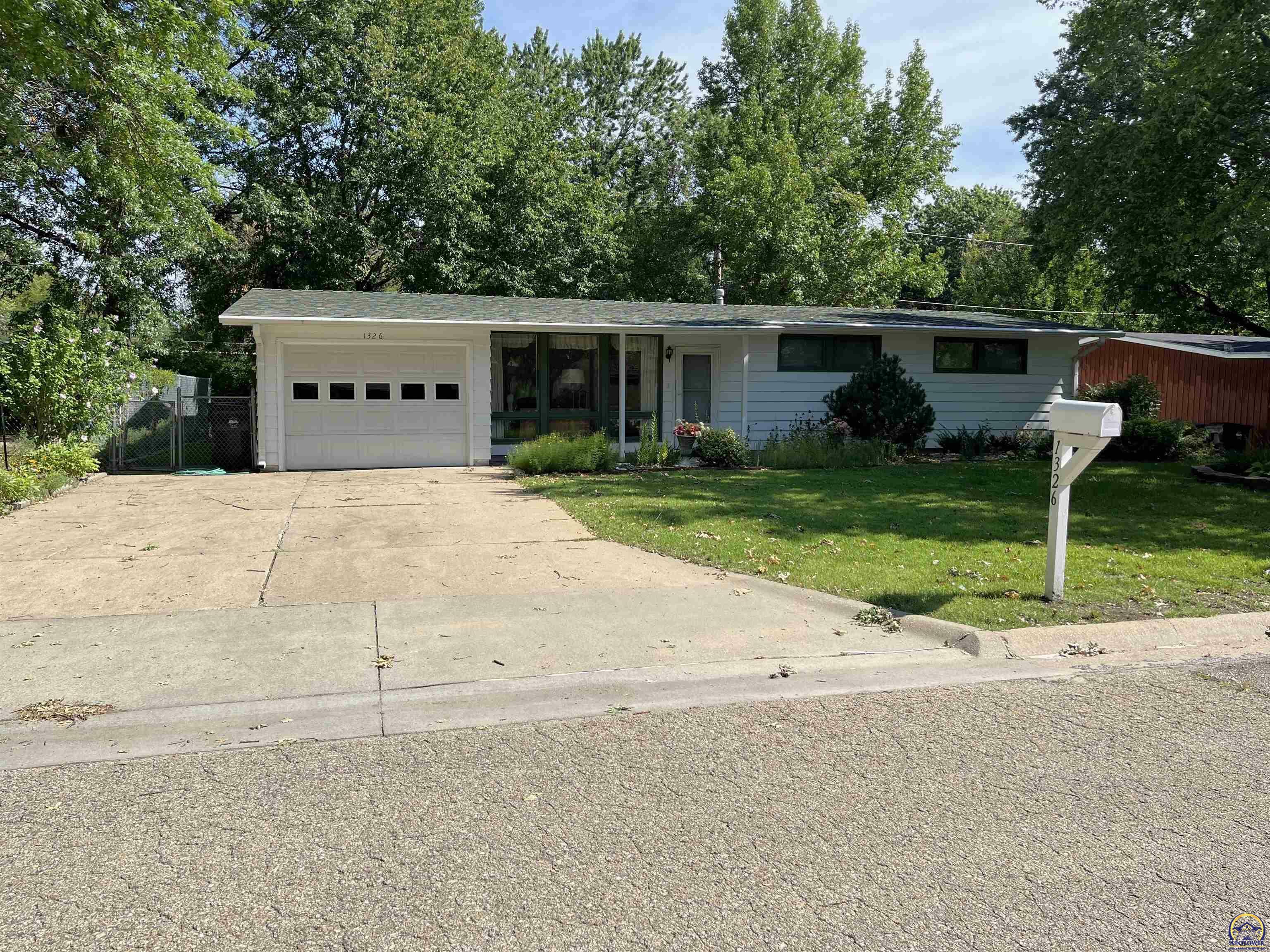 Property Photo:  1326 SW Caledon St  KS 66611 