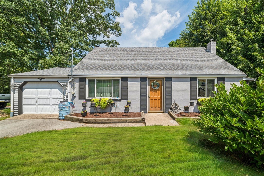 Property Photo:  550 Millers Ln  PA 15239 