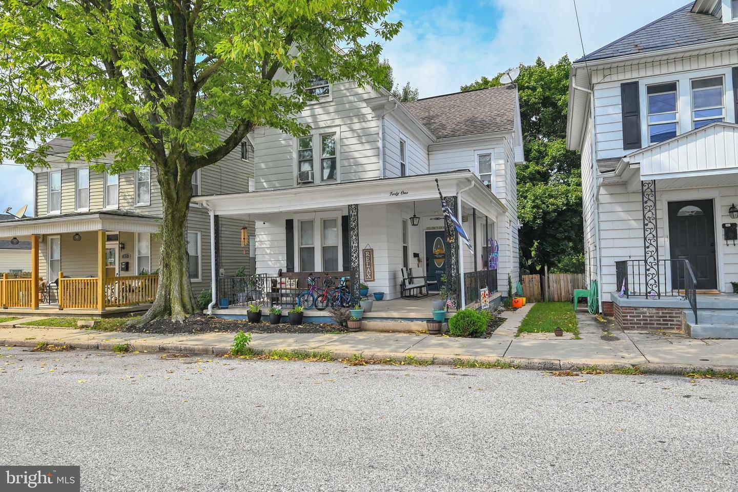 Property Photo:  41 E Maple Street  PA 17313 