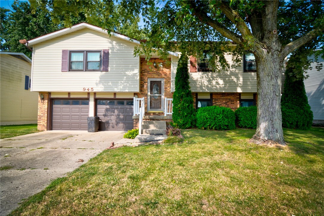 Property Photo:  945 S Jefferson Drive  IL 62521 