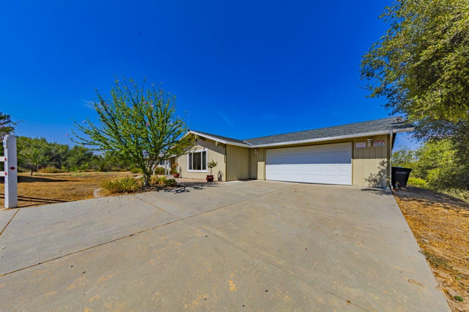 Property Photo:  31678 Buck Run Lane  CA 93614 