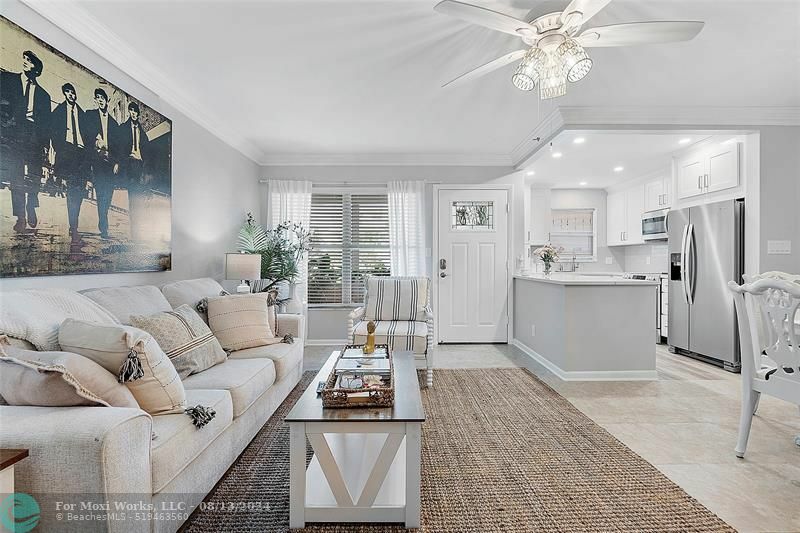 Property Photo: 810 SE 7th St 108 FL 33441