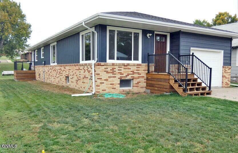 Property Photo:  217 4th Avenue NW  ND 58523 