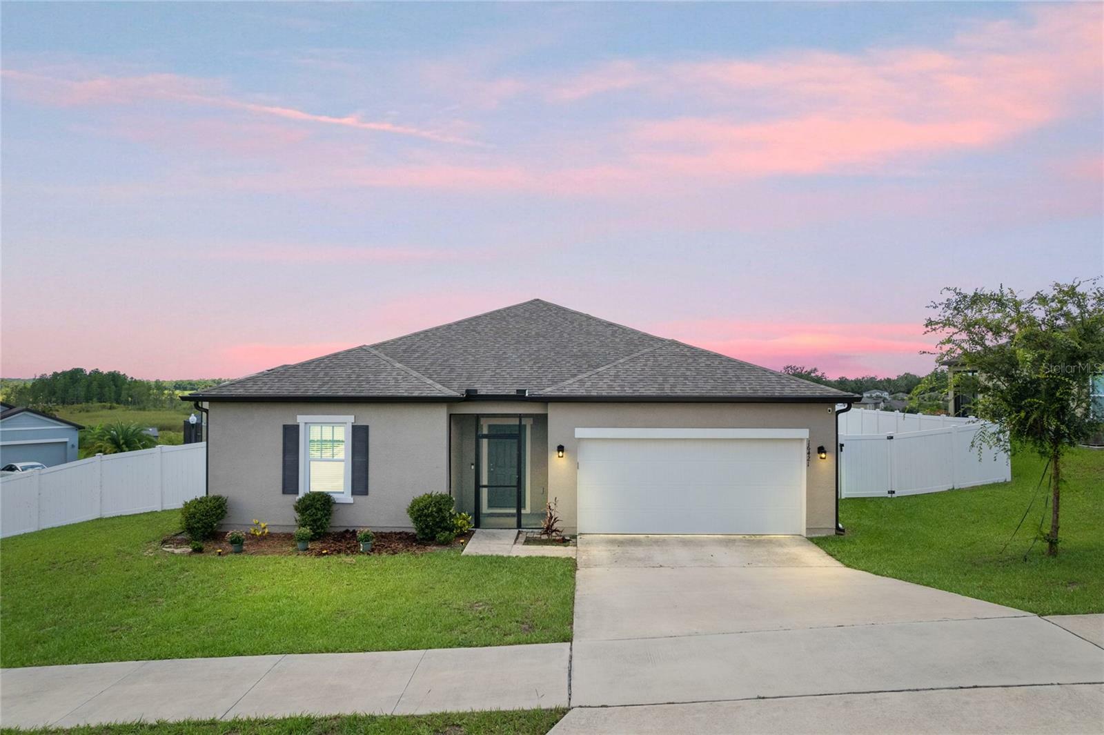 Property Photo:  16421 Bloom Court  FL 34736 