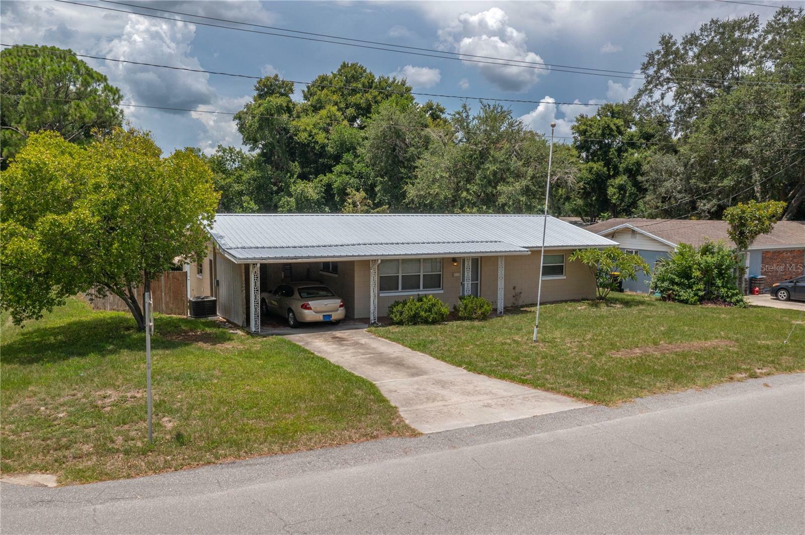 Property Photo:  101 Hawthorne Road  FL 33884 