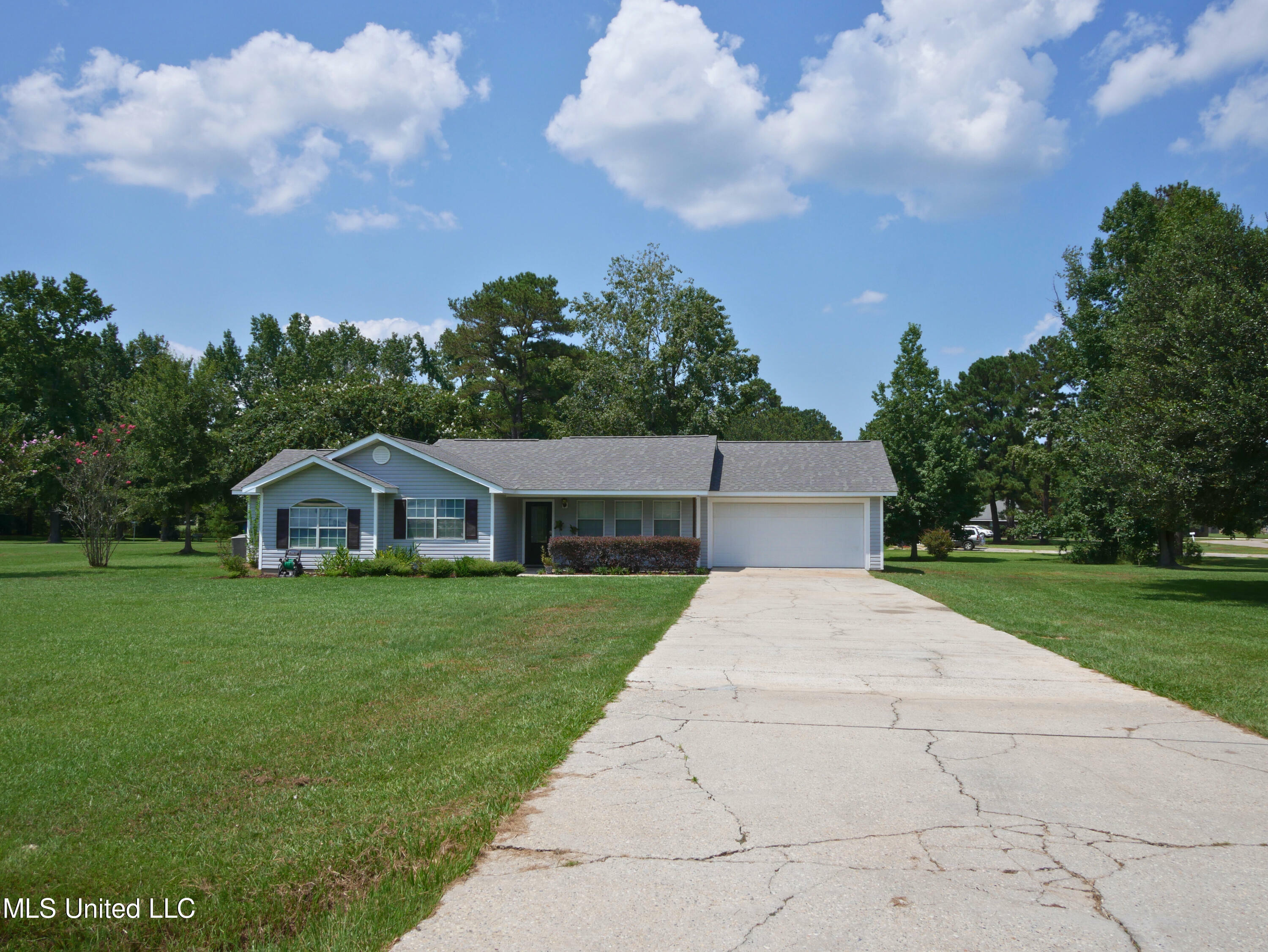 Property Photo:  4 W Robin Lane  MS 39466 