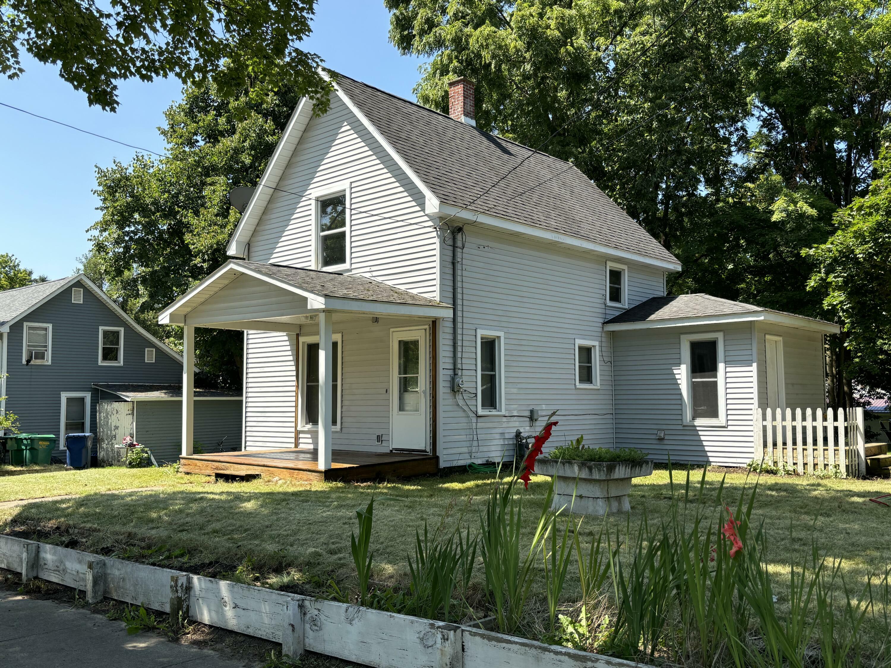 Property Photo:  324 S East Street  MI 49031 