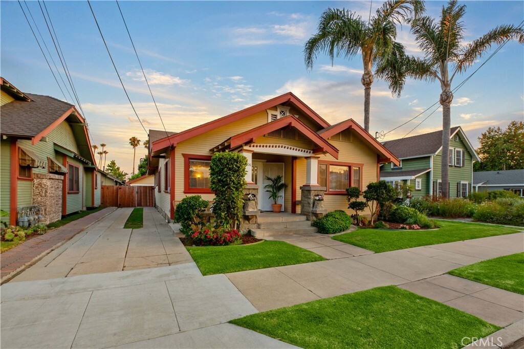 Property Photo: 3706 E Vermont Street CA 90814