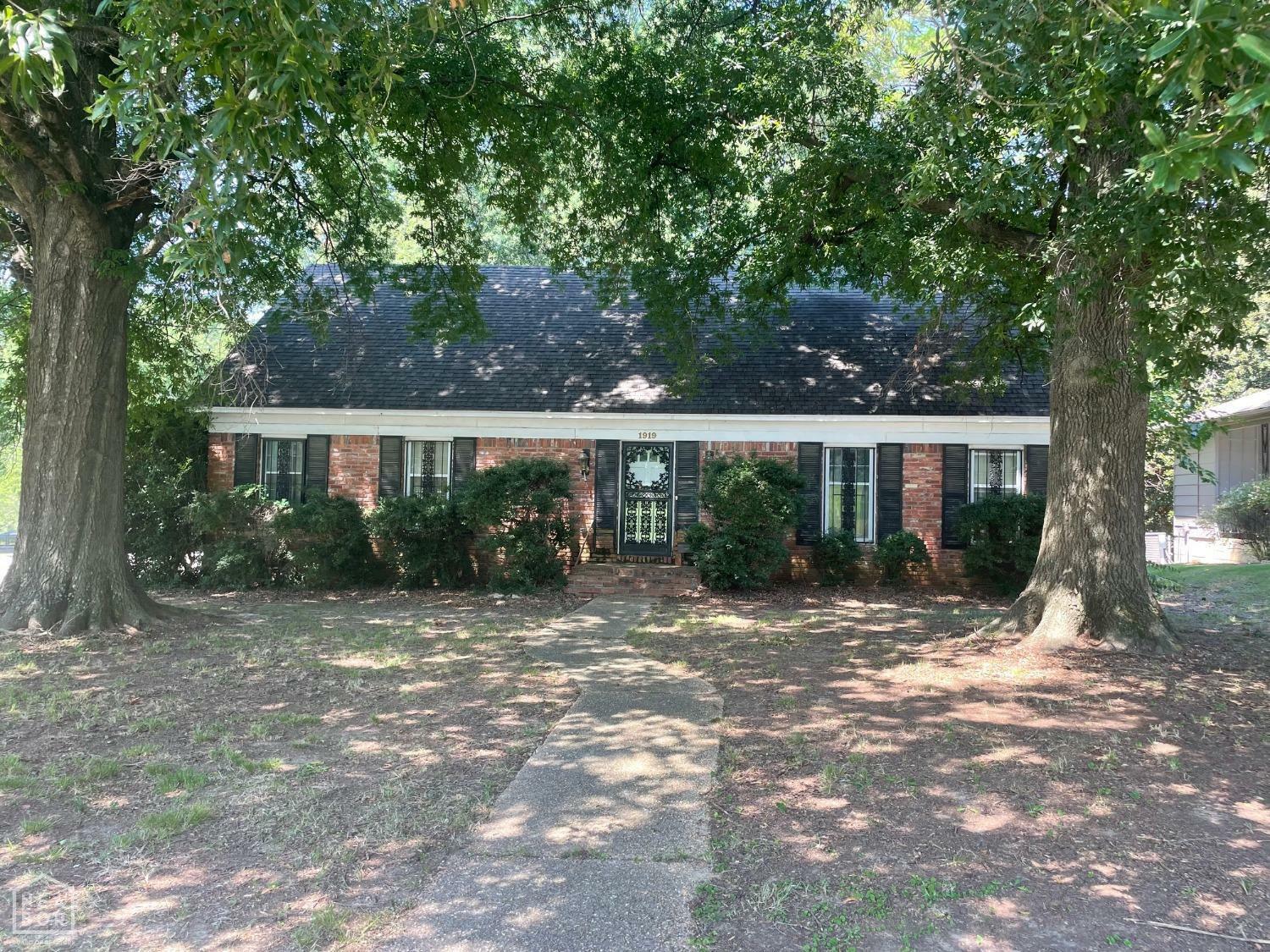 Property Photo:  1919 Sherwood Drive  AR 72401 