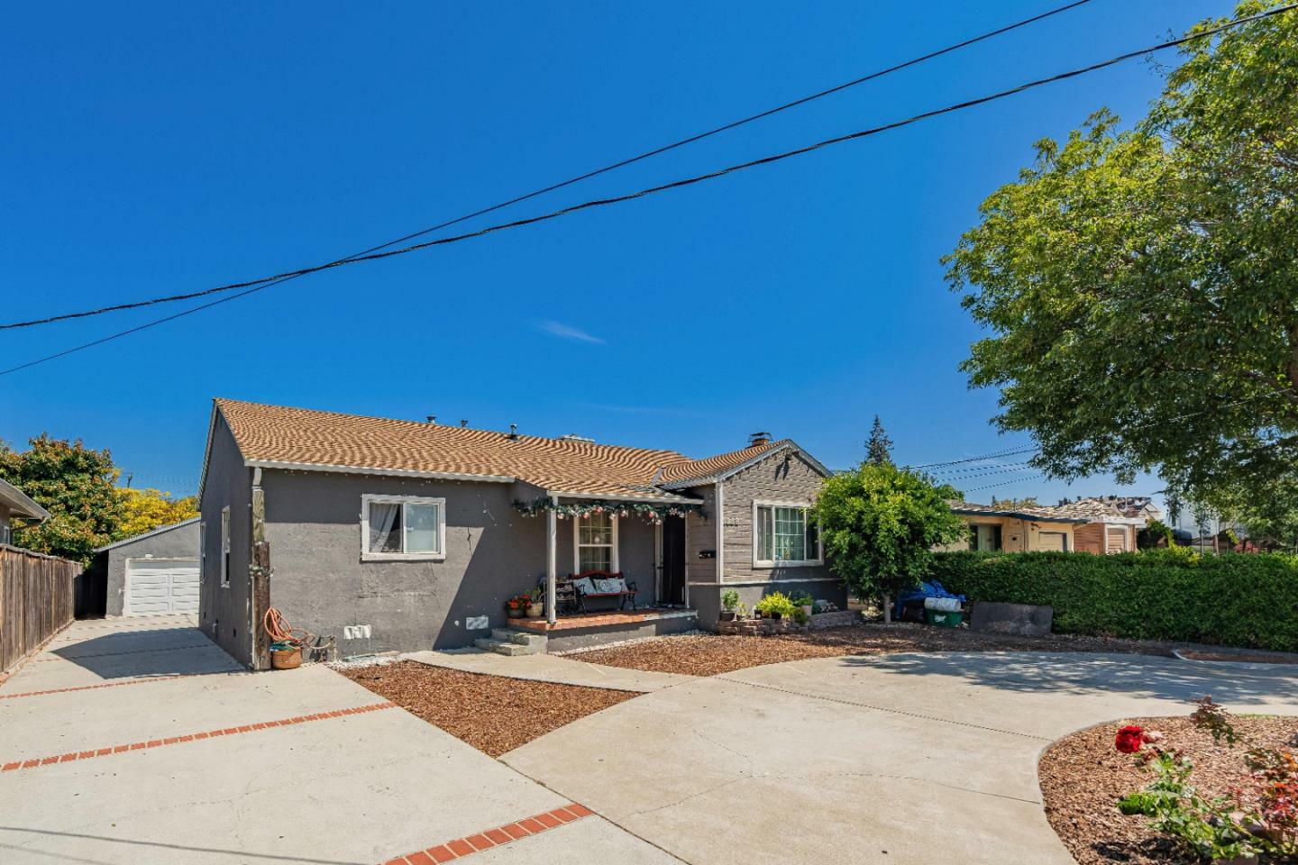 Property Photo:  1358 Hollyburne Avenue  CA 94025 