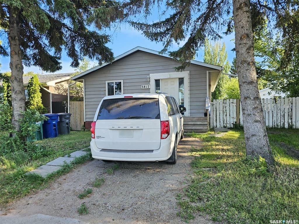 Property Photo:  3817 Diefenbaker Drive  SK S7L 5C6 