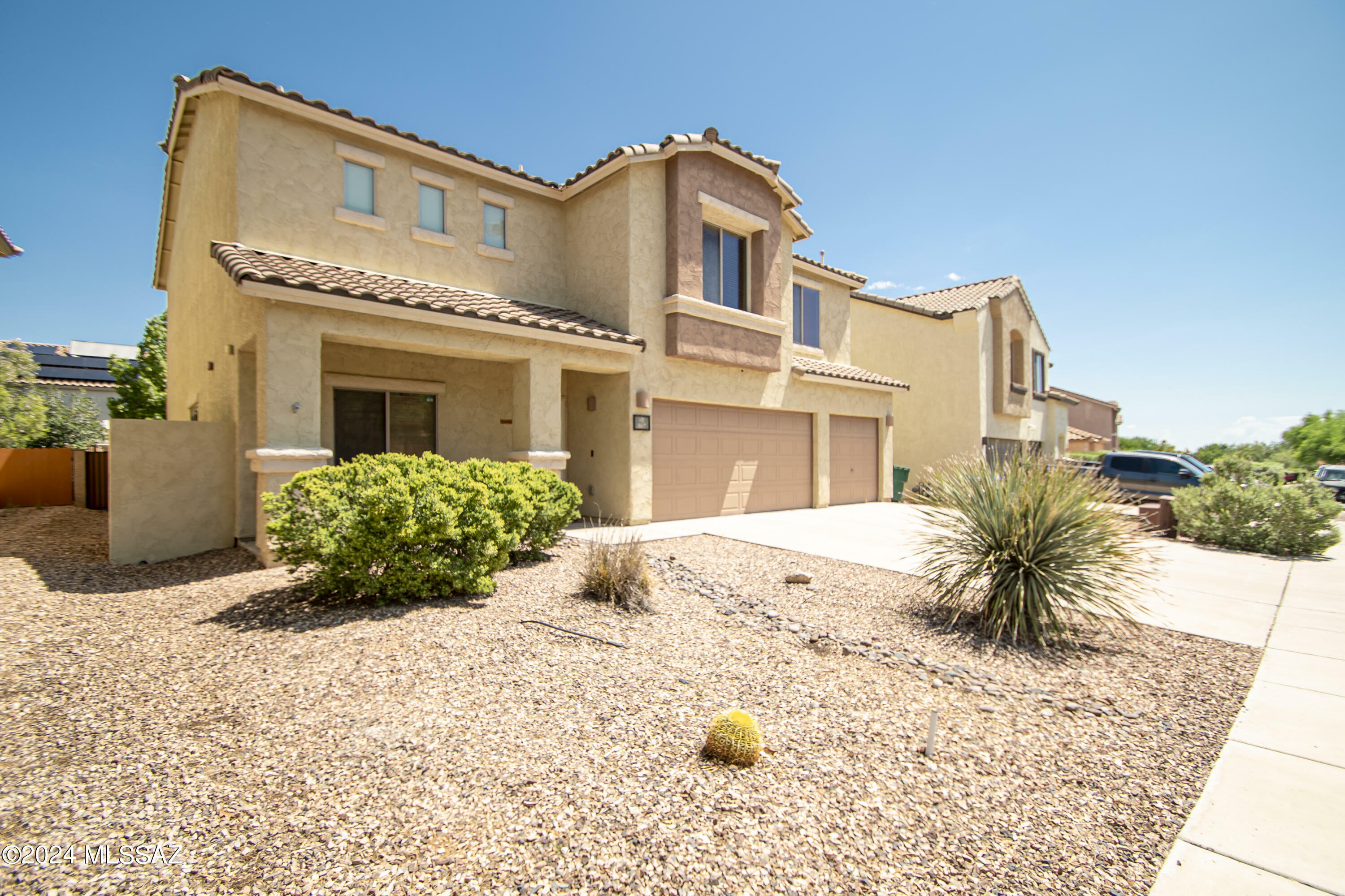 Property Photo:  867 W Vuelta Granadina  AZ 85629 