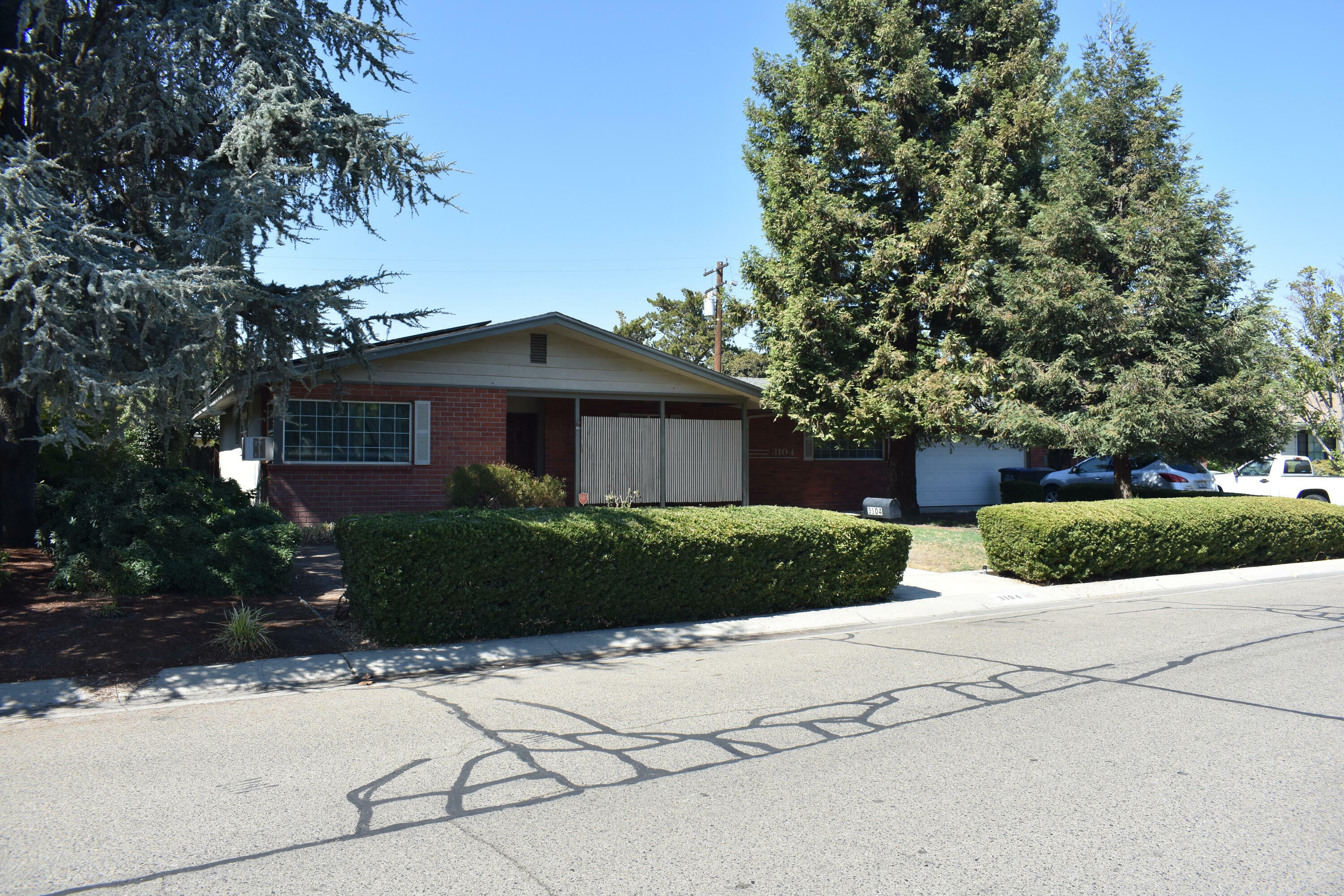 3104 W Royal Oaks Drive  Visalia CA 93277 photo