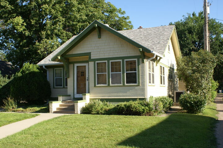 Property Photo:  214 SW 13th Ave  SD 57401 