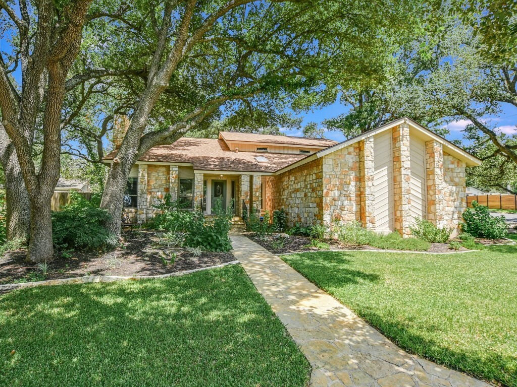 10701 Plumewood Drive  Austin TX 78750 photo