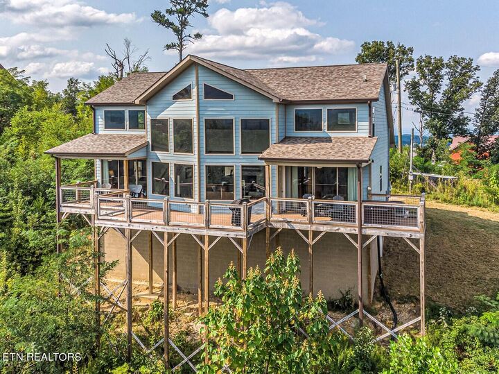 Property Photo:  907 Village Loop Rd  TN 37738 