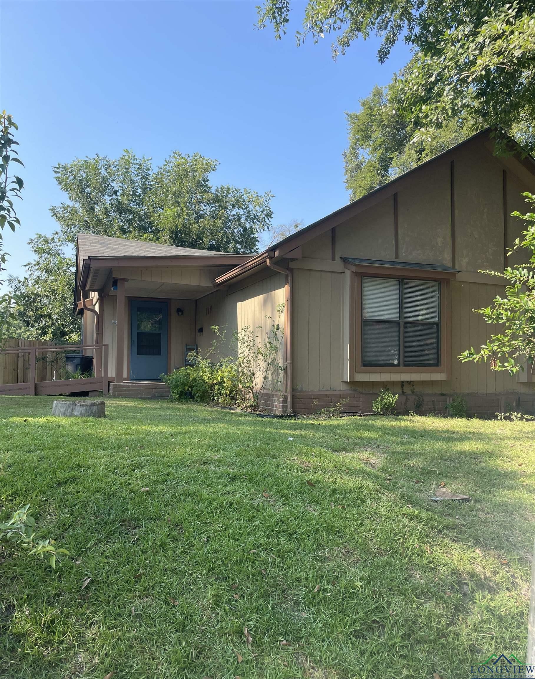 719 Butler  Gilmer TX 75644-0000 photo