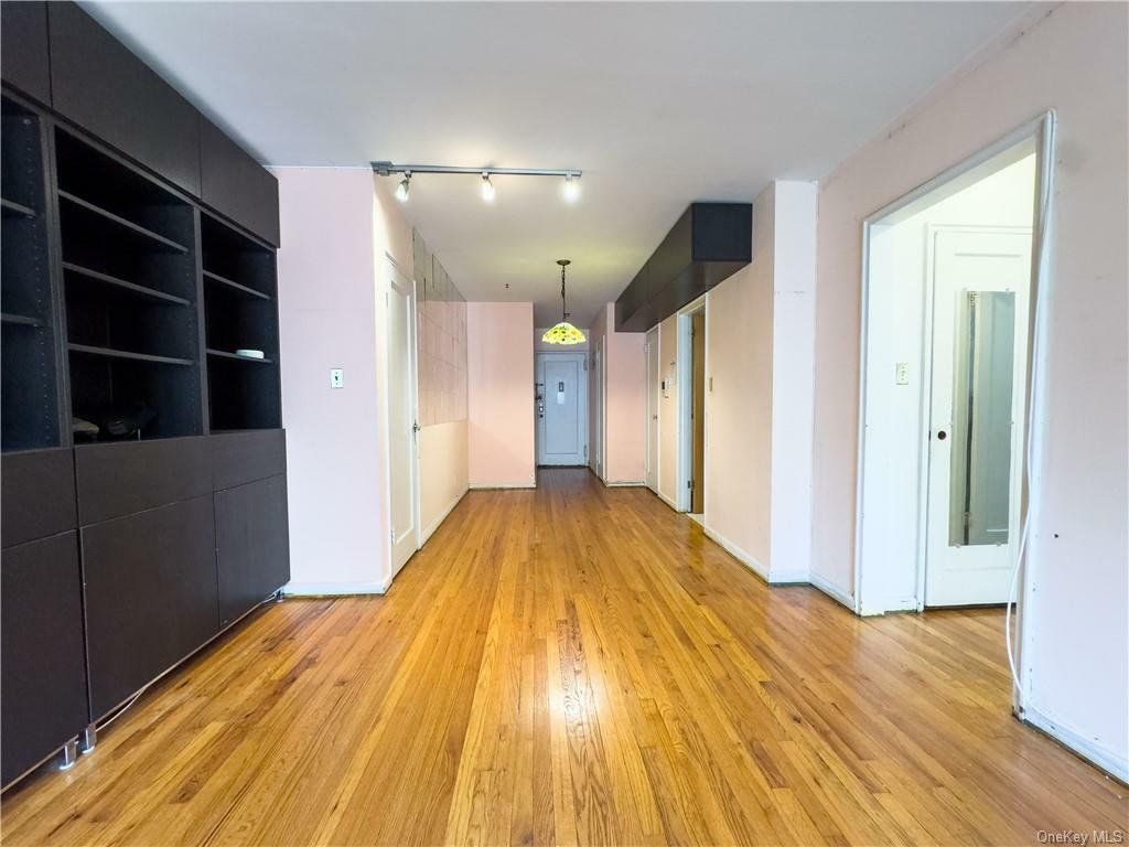 Property Photo:  5615 Netherland Avenue 1E  NY 10471 