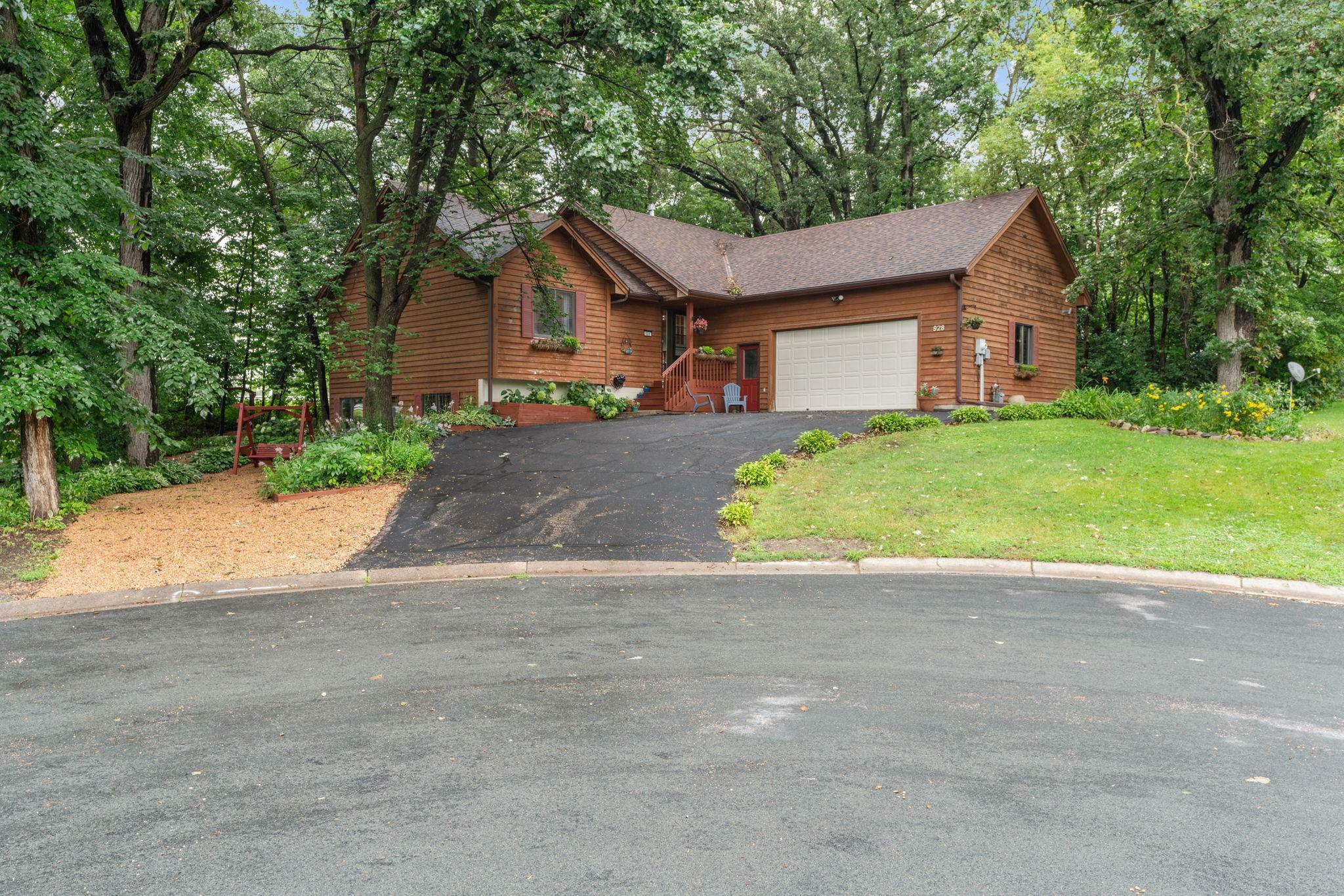 Property Photo: 928 Dutchmans Way SE MN 55388