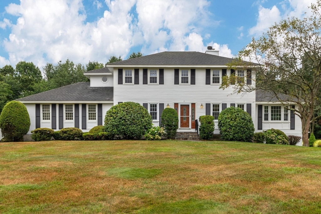 Property Photo: 13 Tanglewood Dr MA 01824