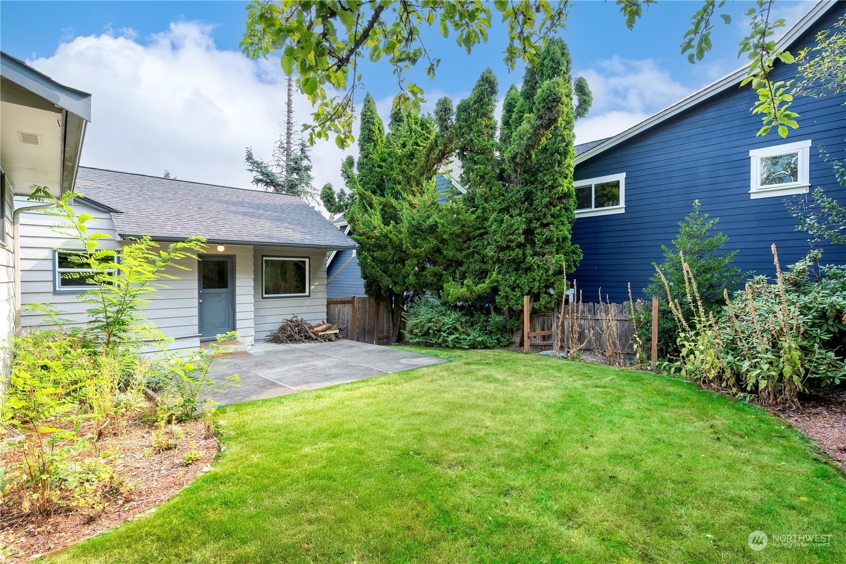 Property Photo:  10415 SE 13th Street  WA 98004 