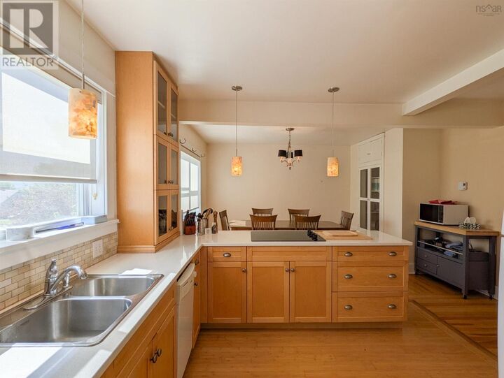 789 Saint George Street — photo 1